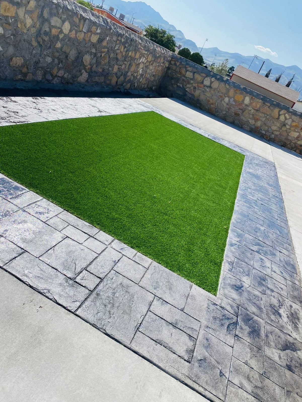 Turf with stamped border